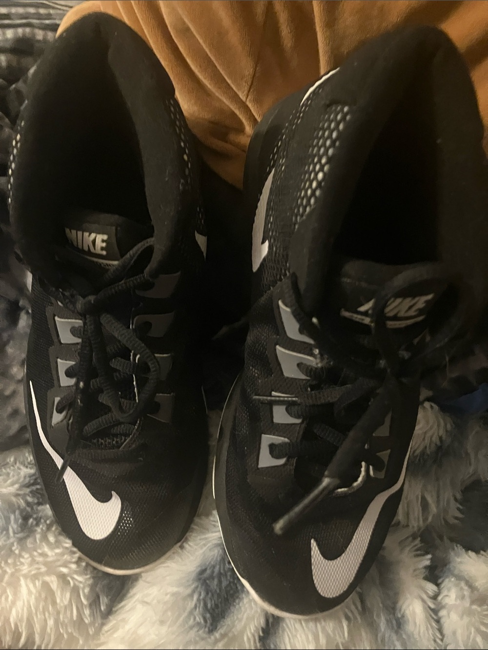 Nike Kids Black and White basketball sneakers size 5.5 youth